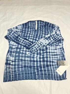 lululemon athletica Women's Navy & White Tie-Dye Long Sleeve Tee